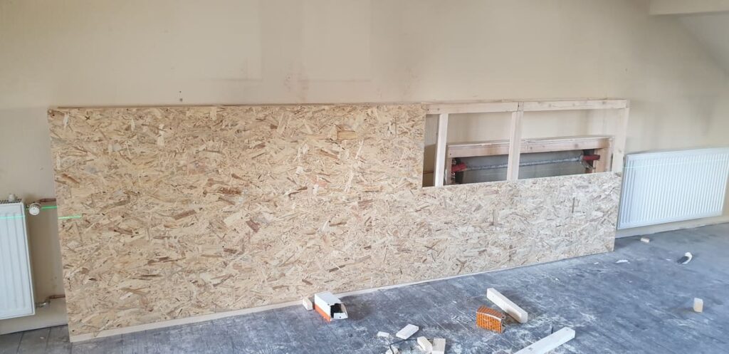 Aufbau einer Trockenbauwand im Rahmen einer Komplettsanierung